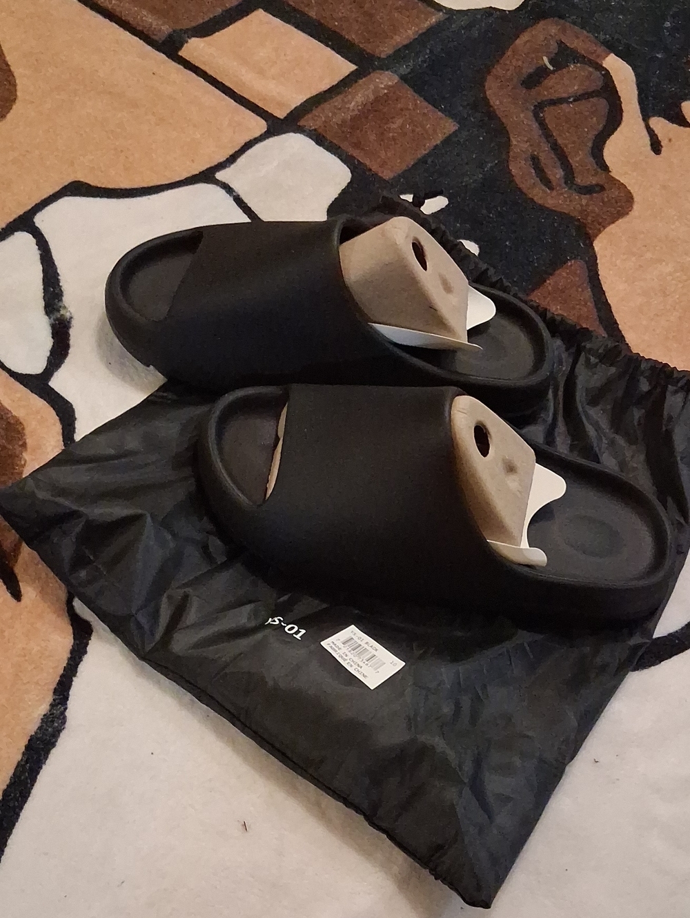 Yeezy Black Slide Sandals - Classic Slip-On